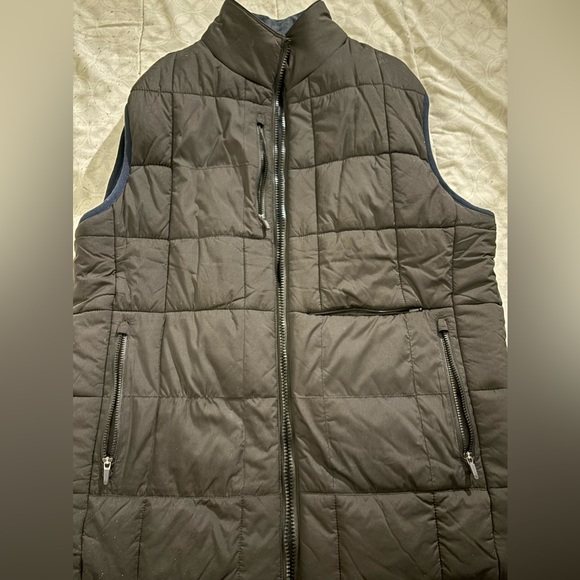 Mack Weldon Blue and Black Reversible Vest - Picture 2 of 5